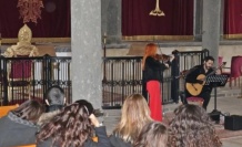 Surp Giragos kilisesinde Müzik dinletisi
