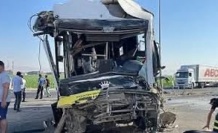 Halk otobüsü TIR çarpıştı 1 ölü 9 yaralı