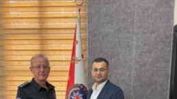 Emniyet müdürüne plaket