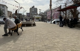 Cumhuriyet Kaldırımında güne başlanır