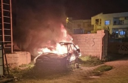 Park halindeki araç yandı