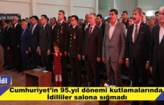 Cumhuriyetin 95.yıl kutlamalarında İdilliler salona...