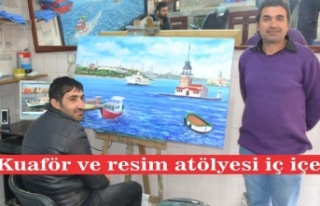 Resim atölyesinde kuaförlük yapıyor