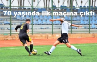 70 yaşındaki futbolcu ilk maçına çıktı