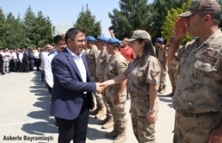 Kaymakam Zafer Sağ Askerlerle Bayramlaştı