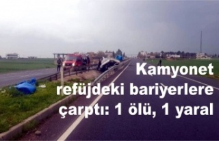 Kamyonet refüjdeki bariyerlere çarptı: 1 ölü,...