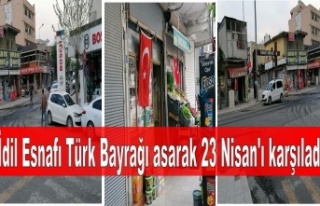 İdil Esnafı Türk Bayrağı asarak 23 Nisan’ı...