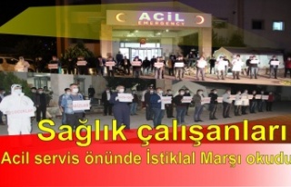 Sağlık çalışanları acil servis önünde İstiklal...