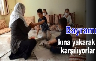  Bayramı kına yakarak karşılıyorlar