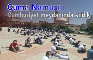 Cumhuriyet meydanında Cuma namazını kıldık