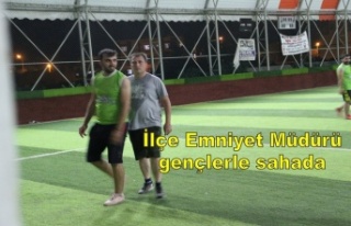  İlçe Emniyet Müdürü gençlerle sahada