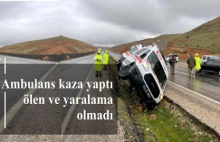 Ambulans kaza yaptı