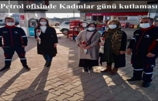 Petrol ofisinde Kadınlar günü kutlaması