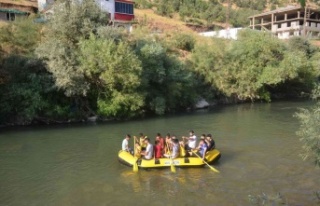 Çocuklar bayramı rafting heyecanıyla geçirdi