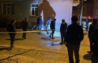 18 yaşındaki genç evinin önünde silahlı saldırıya