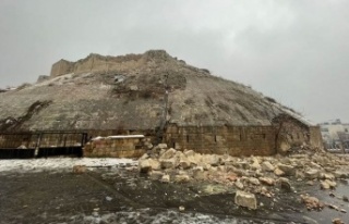Depremde tarihi Antep Kalesi yıkıldı