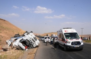 Şarampole devrilen otomobilin sürücüsü yaralandı.
