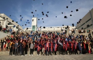 Şırnak Üniversitesi kepleri havaya fırlattı
