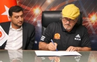 Mustafa Akçay Batman Spor'la sözleşme imzaladı