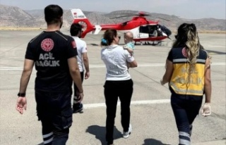 Boğazına Çengelli iğne kaçtı Ambulans helikopter...