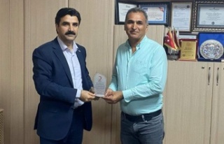 Kızılay Teşekkür plaketlerini vermeye devam ediyor