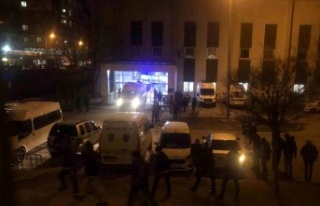 Genç kadın evinde silahla vurulmuş halde bulundu