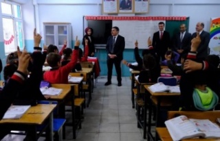 Vali Atalay Uludere'de ki okulları gezdi