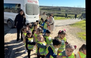 Zubeyda Hanım Okul öğrencileri Aşağı Mahalleyi...