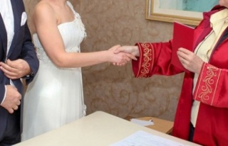 Düğünlerde trend oldu:Tiyatral Nikah Memuru