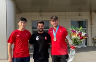 Şırnak'lı Sporcu Avrupa 3.oldu çiçeklerle...
