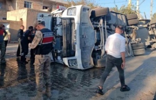 TIR devrildi 1 kişi yaralandı