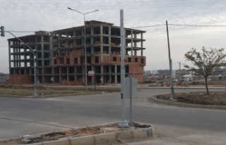 Miroğlu kavşağında Işıklar kuruluyor