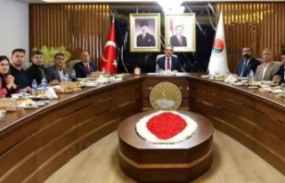 Vali Ekici Gazeteciler günü kutladı