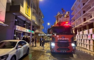 Atakent mahallesinde bir apartmanda yangın çıktı