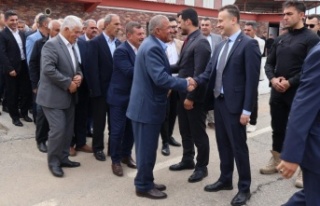 Kaymakam Adıgüzel halkla bayramlaştı