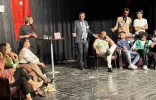 İdil Tiyatro topluluğundan İlk sahne