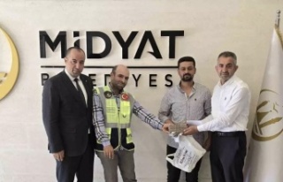 Temizlik işçisi dürüstlüğü ile takdir topladı