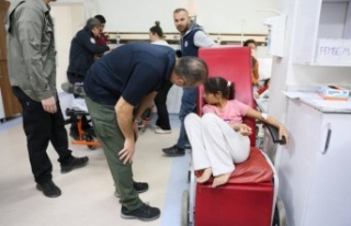 Servis Minibüsü kaza yaptı 19 kişi yaralandı