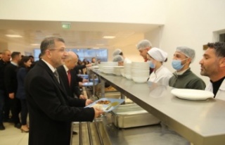 Rektör Yarka Öğrencilerle iftarda bir araya geldi