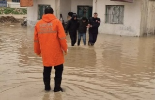 Sağnak yağış felç etti