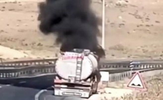 Yakıt tankeri alev aldı
