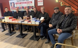 Hürşit Baran Mendeş kitaplarını imzalama günü düzenledi