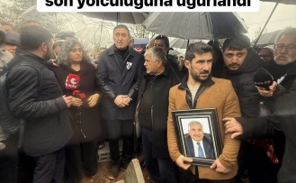 Selim Sadak binlerce kişi uğurladı. Yağmura rağmen Sadak yalnız bırakılmadı