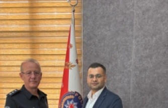 Emniyet müdürüne plaket