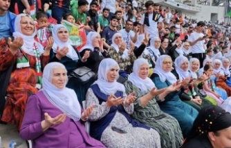 Anneler Amed Spor maçında dua ettiler