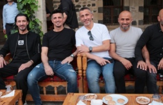 Galatasaray’ın efsaneleri Cizre’li gençlerle buluştu