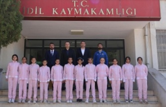 İdil Cumhuriyet ortaokulu Hentbol kızlar takımı bölge Şampiyonu oldu