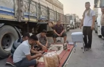 TIR Şoförlerin Sıcak havada zorlu yaşamı