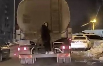 Tankerin arkasına tutnan çocuk tehlike saçtı