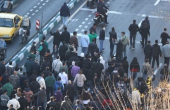 İran’daki protestolar devam ediyor : 18 ölü